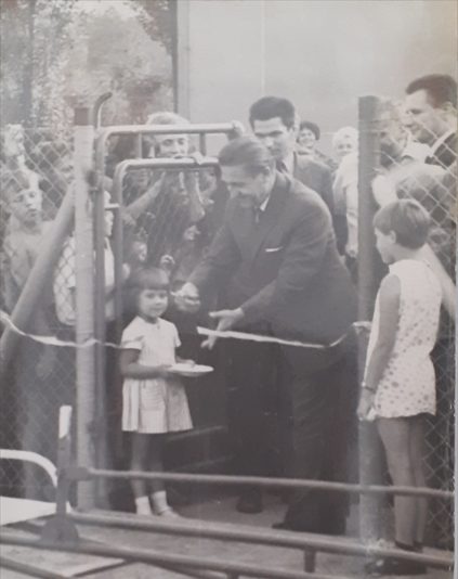 Przecięcie wstęgi podczas otwarcia Ogrodu Jordanowskiego w 1968 roku